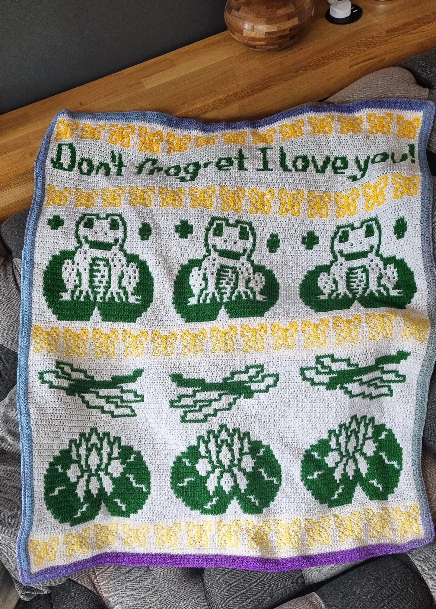 Conjunto de patrones de manta de bebé tejida a crochet con mosaico superpuesto en Froggy Pond