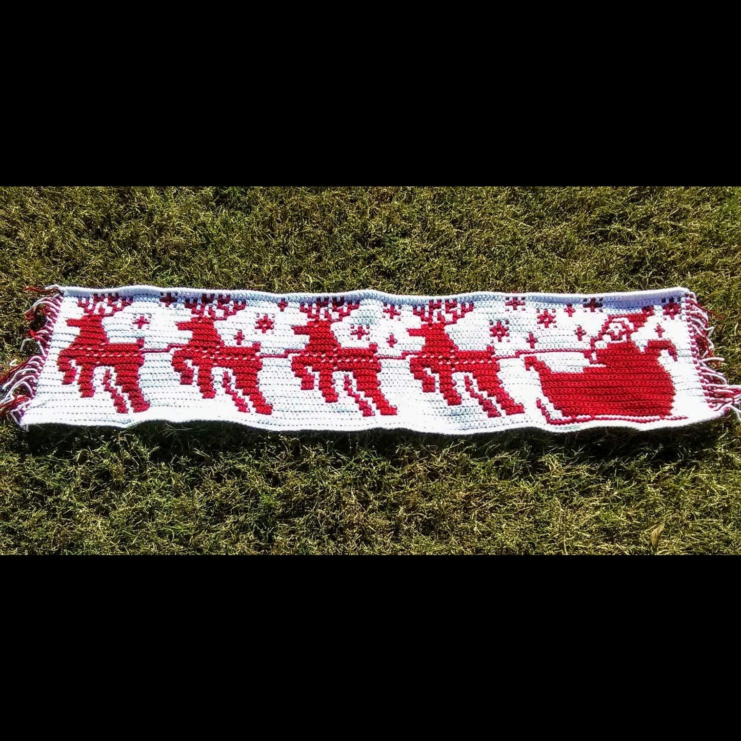 Santa's Sleigh Ride Tablerunner