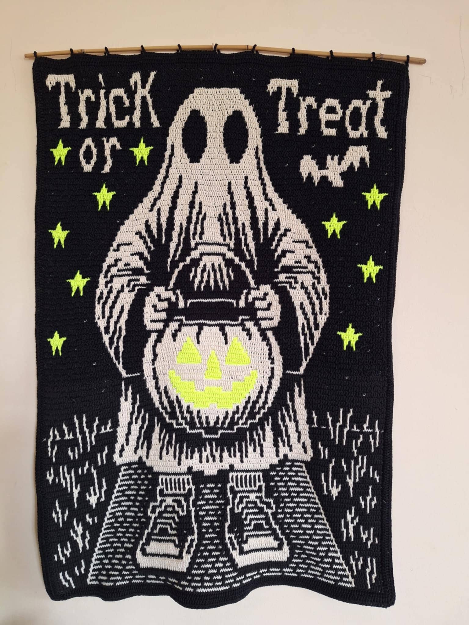 Trick Or Treat Terror Overlay Mosaic Crochet Throw Blanket Pattern