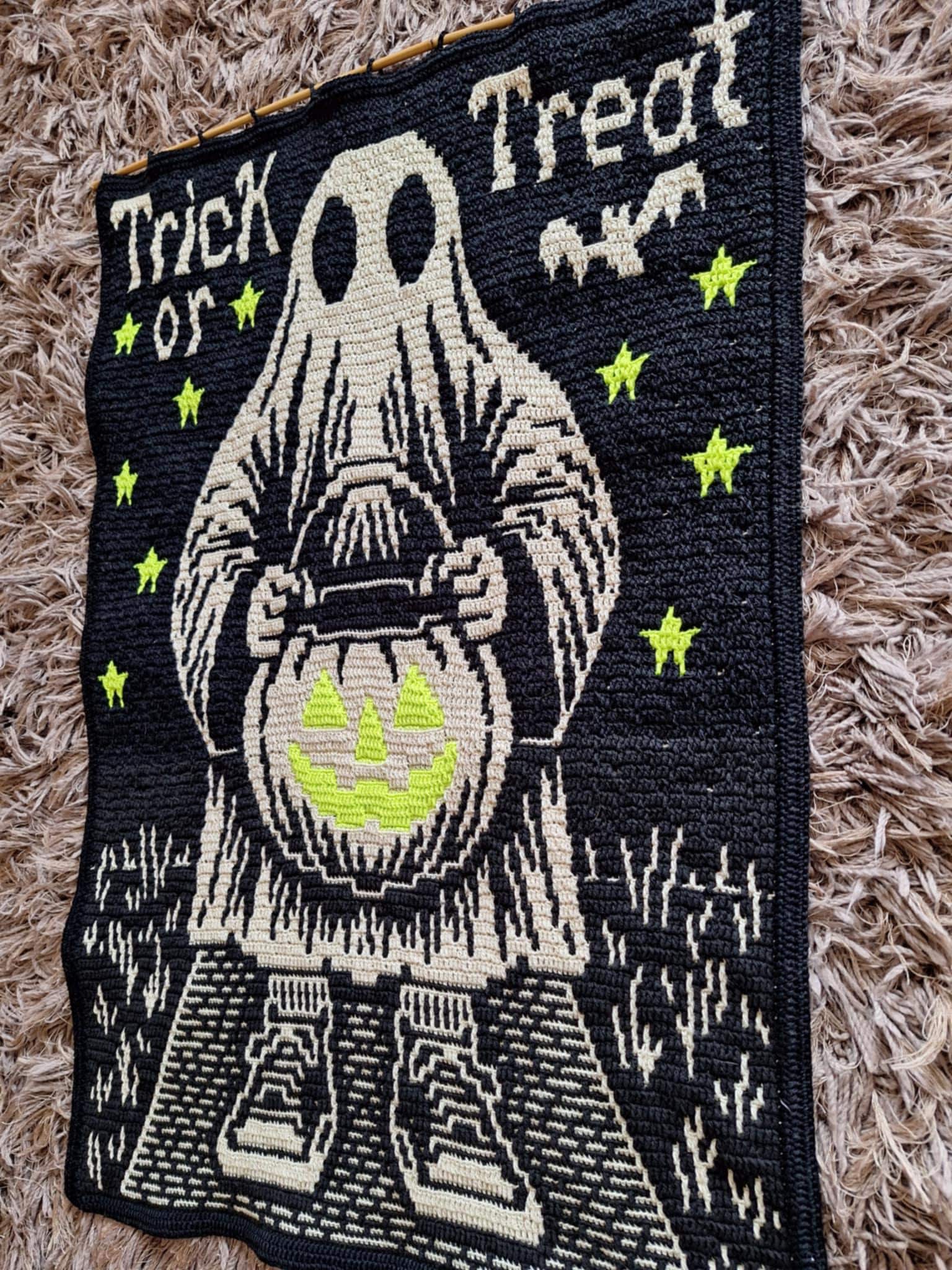 Trick Or Treat Terror Overlay Mosaic Crochet Throw Blanket Pattern